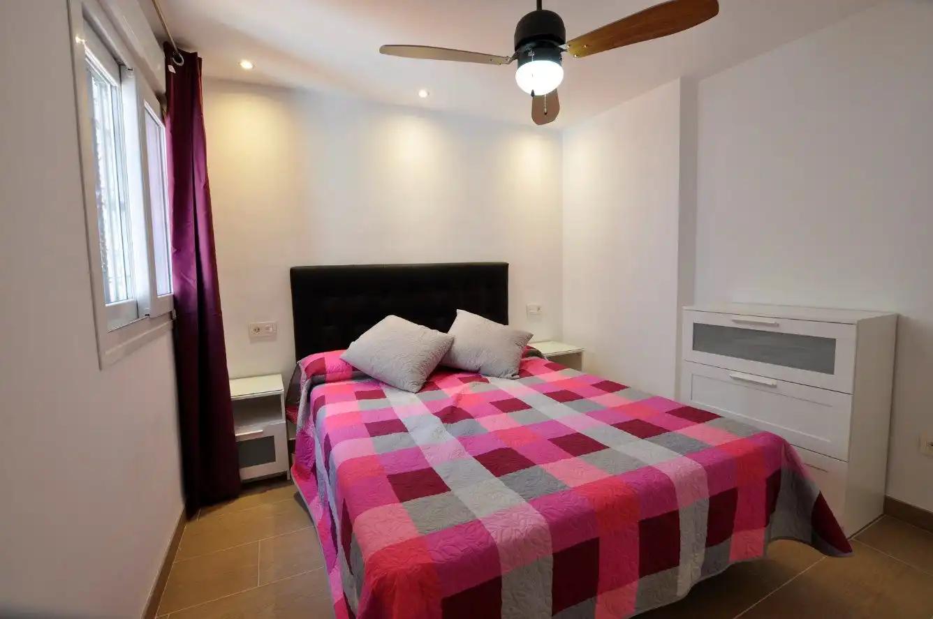 Habitación de Casa adosada de alquiler en Almuñécar con Aire acondicionado, Calefacción y Terraza