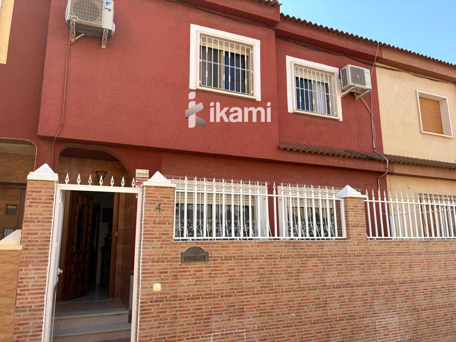 Vista exterior de Casa adosada en venda en Cartagena amb Aire condicionat, Calefacció i Moblat