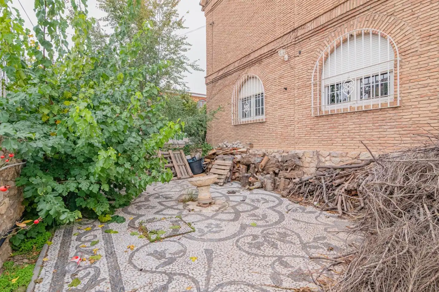 Vista exterior de Casa o xalet en venda en La Zubia amb Calefacció, Jardí privat i Terrassa