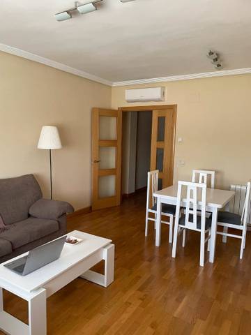 Piso en Alquiler en Calle Alemania en Nuevo Parque