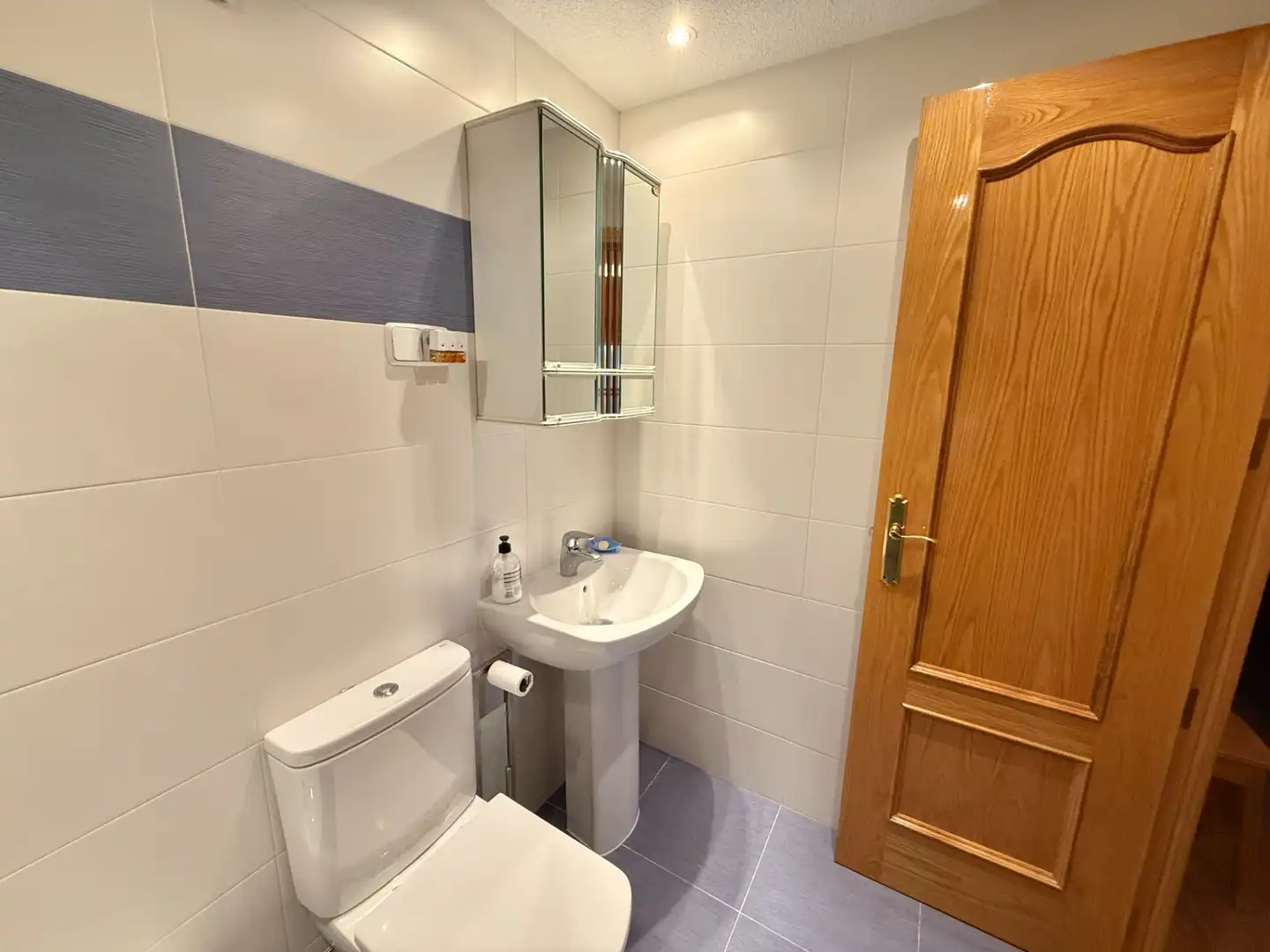Bathroom of Flat for sale in Madrid  with Heating, Terrace and Storage room