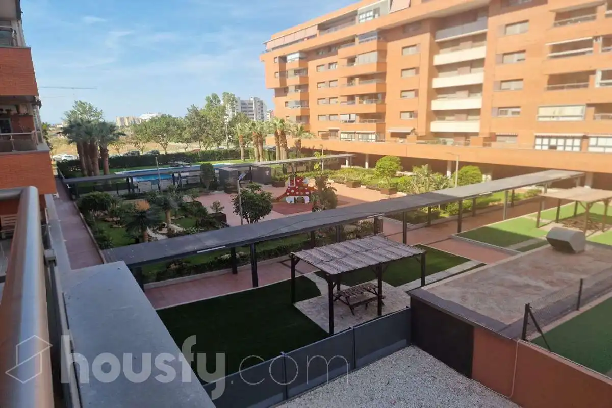 Terrassa de Pis de lloguer en Almería amb Aire condicionat, Calefacció i Terrassa