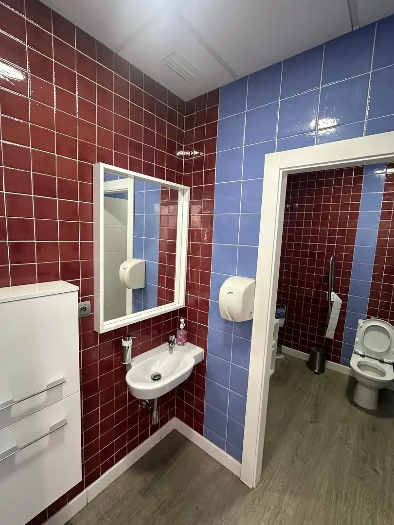 Badezimmer von Geschaftsraum zur Miete in Granada