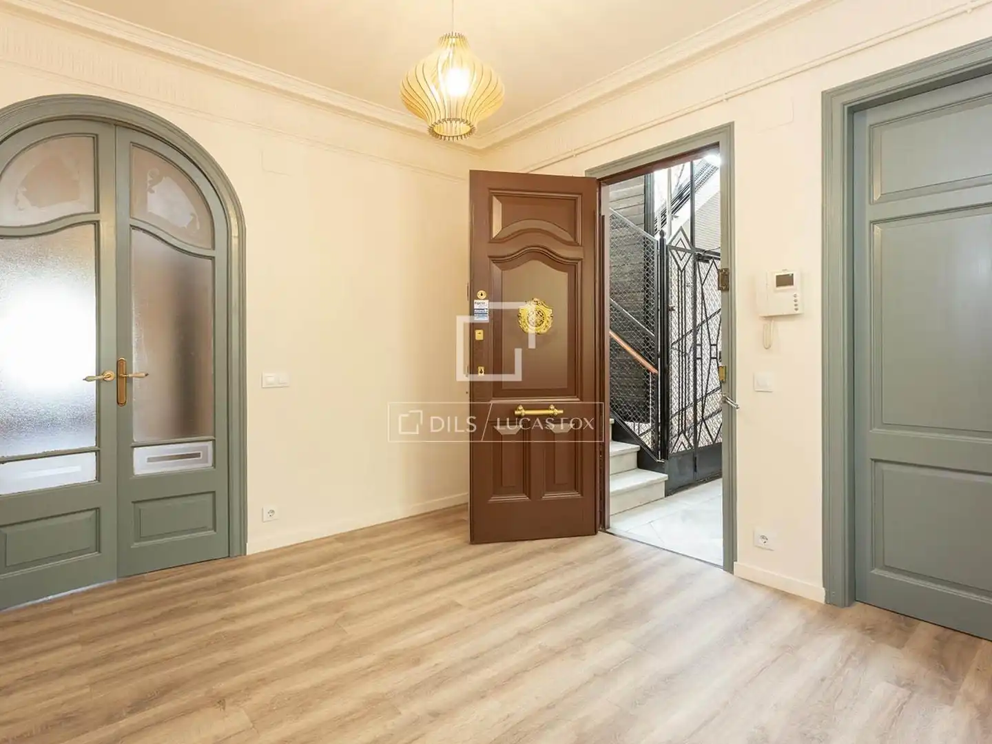 Flat for sale in Barcelona  with Air Conditioner, Terrace and Furnished