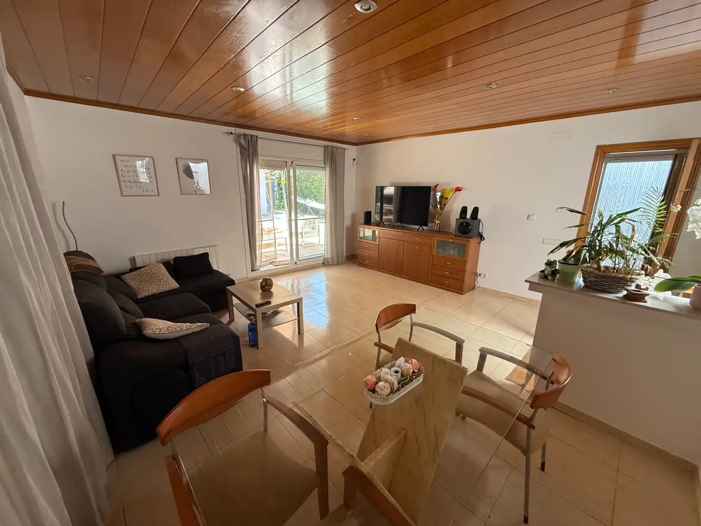 Wohnzimmer von Haus oder Chalet zum Verkauf in Bigues i Riells del Fai mit Klimaanlage, Privatgarten und Schwimmbad