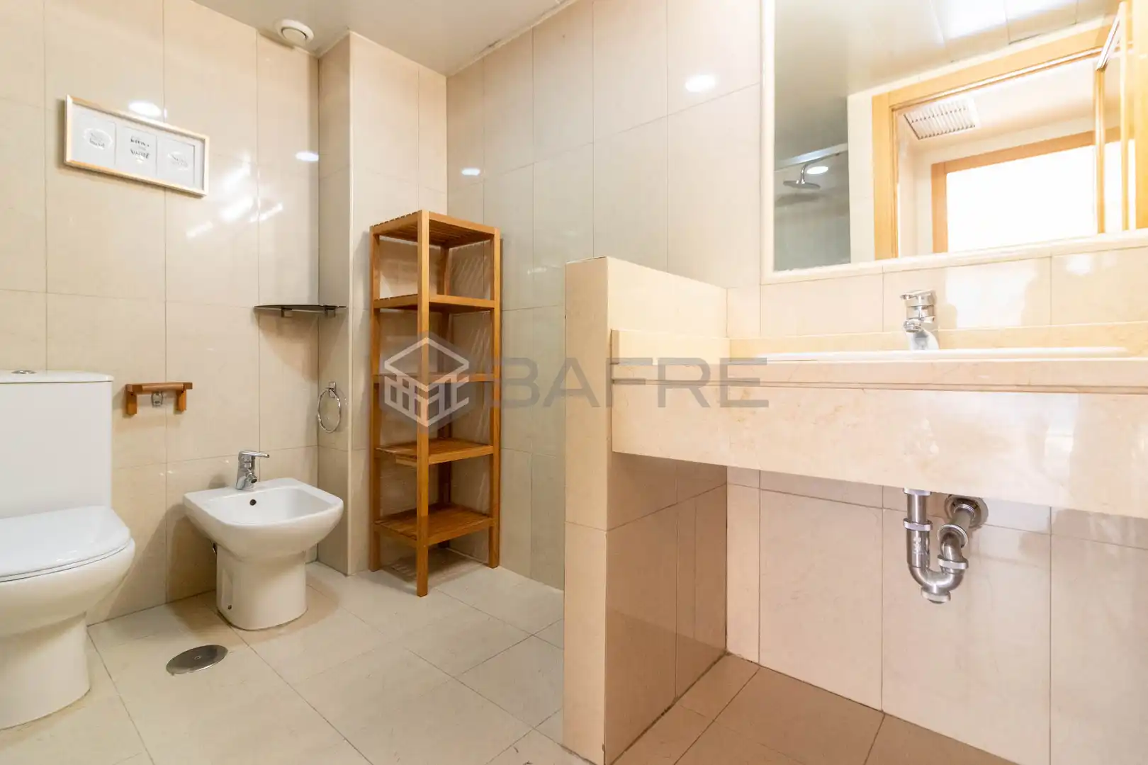 Bathroom of Flat for rent in Madrid  with Air Conditioner and Parquet flooring