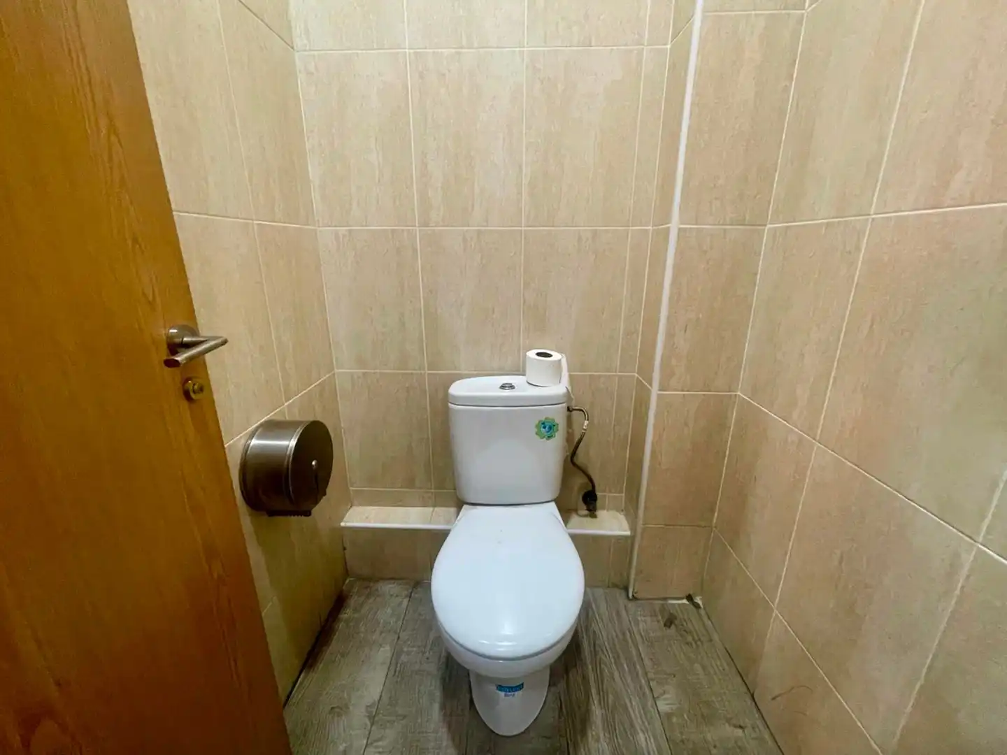 Baño de Local en traspaso en Cornellà de Llobregat con Aire acondicionado, Amueblado y Internet