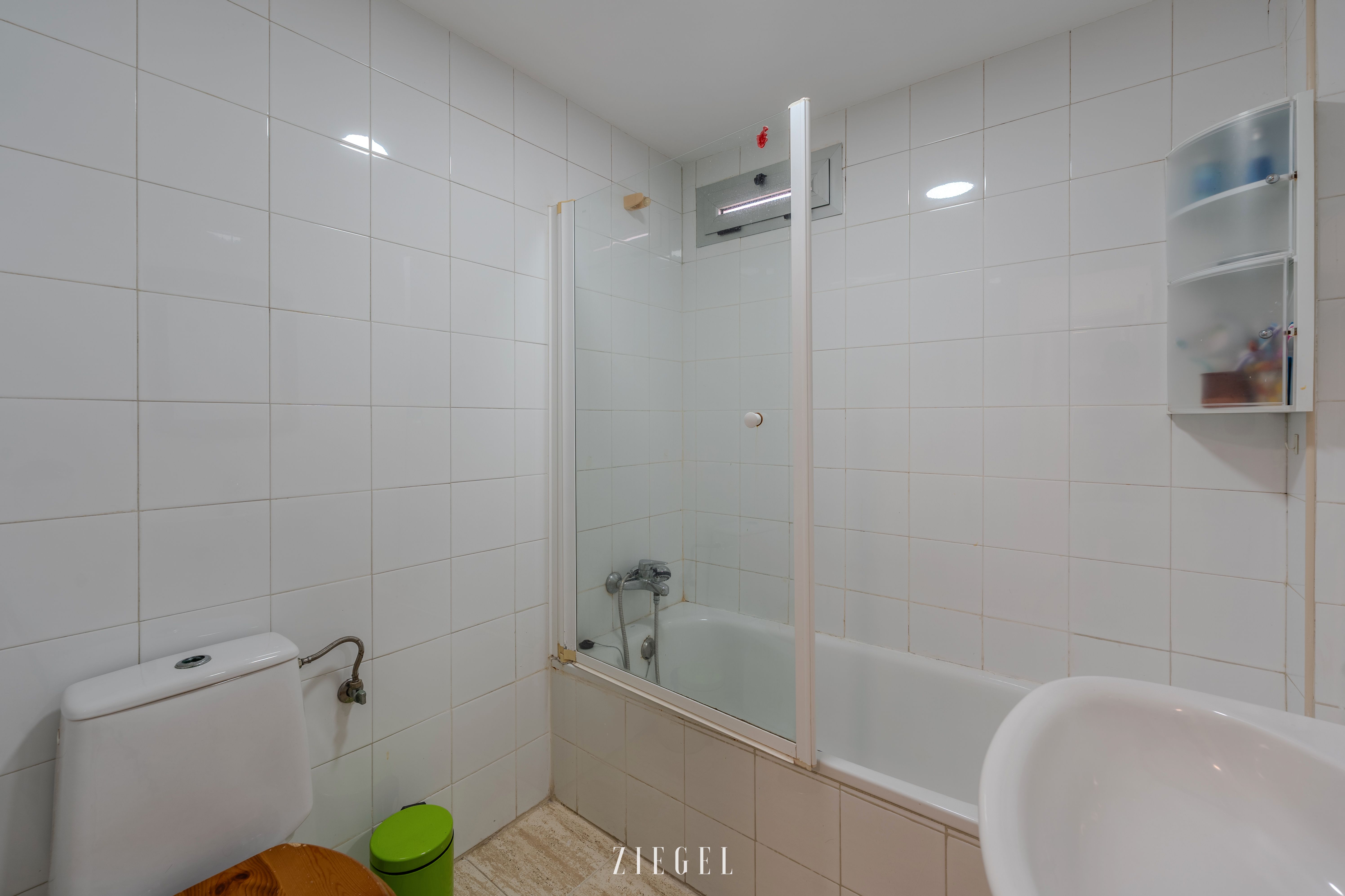 Bathroom of Flat for sale in Telde