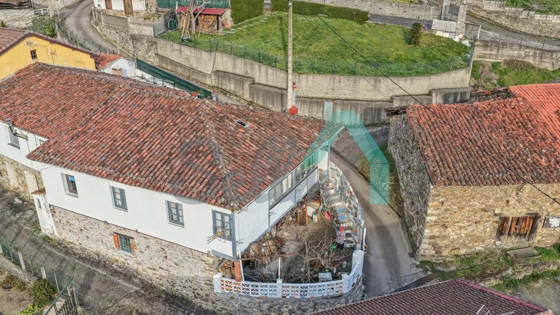Vista exterior de Casa adosada en venta en Lena con Calefacción, Parquet y Terraza