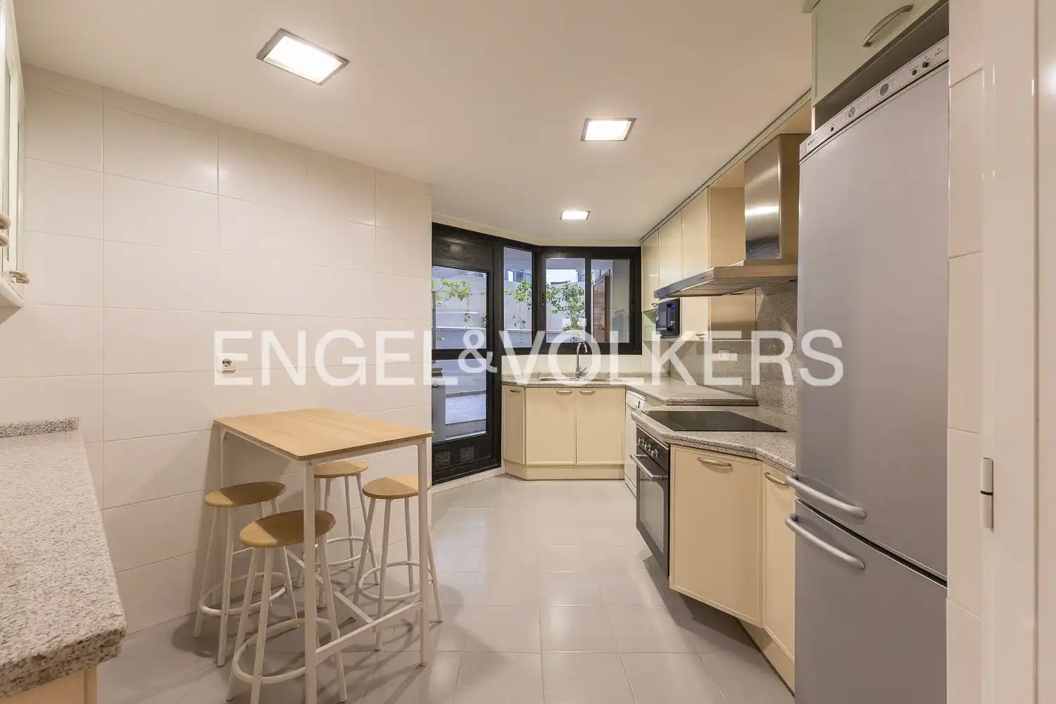 Kitchen of Flat for rent in Valencia  with Air Conditioner, Heating and Terrace