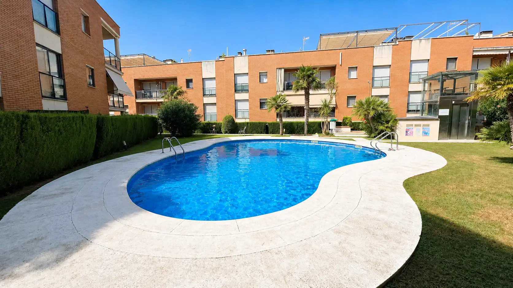 Swimming pool of Flat for sale in Cambrils  with Air Conditioner, Heating and Storage room