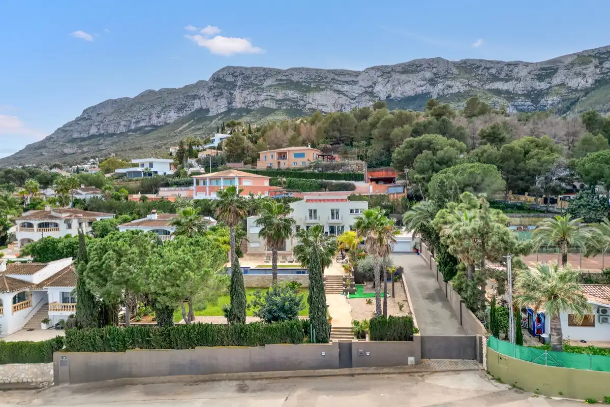 Chalet con piscina en venta en El Montgó, imagen 3