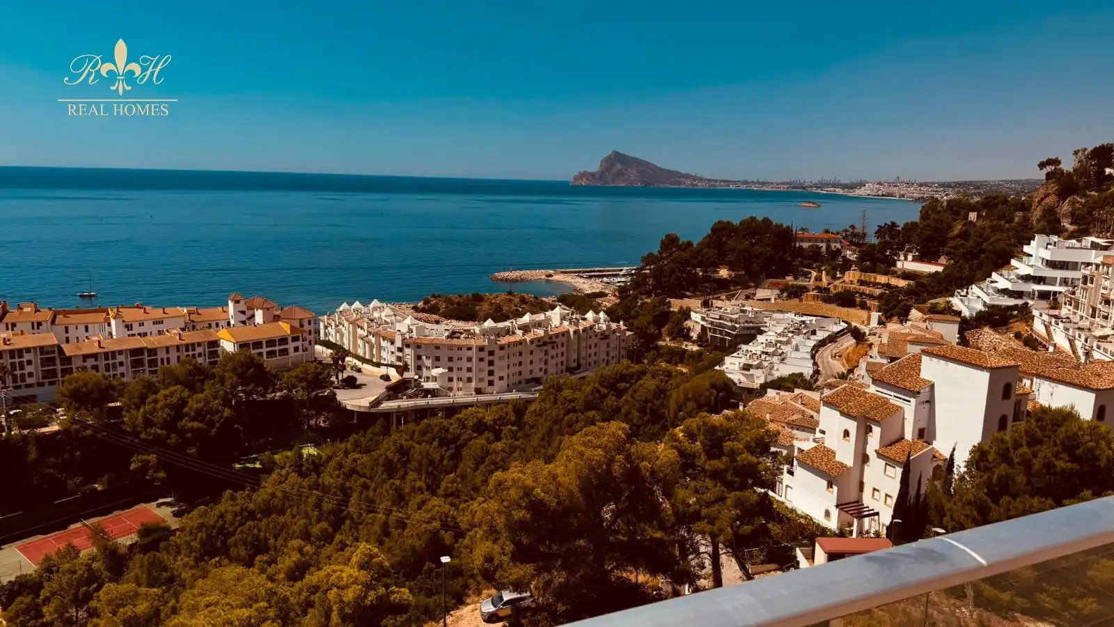 Vista exterior de Àtic de lloguer en Altea amb Aire condicionat, Terrassa i Piscina