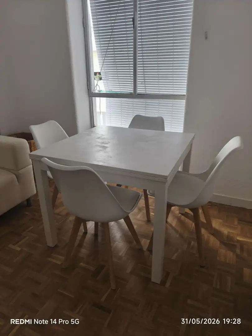 Comedor de Apartamento para compartir en Madrid con Aire acondicionado, Terraza y Amueblado