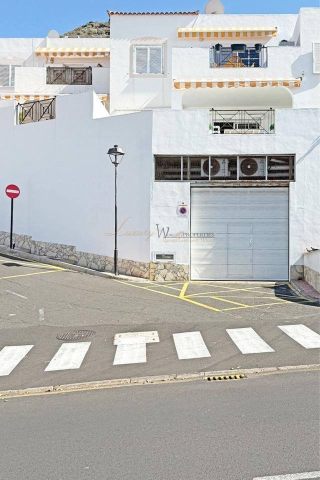 Aparcament de Local en venda en Adeje