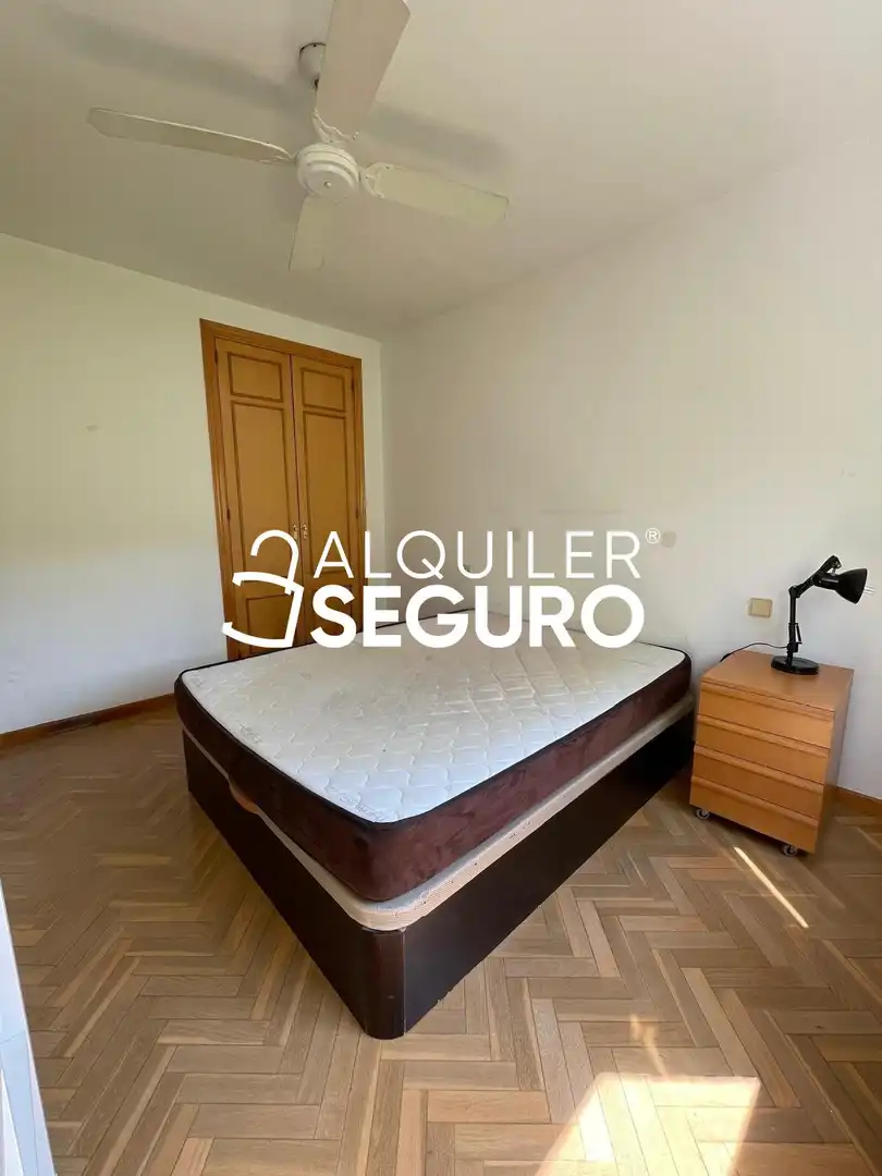 Bedroom of Flat for rent in Madrid  with Heating