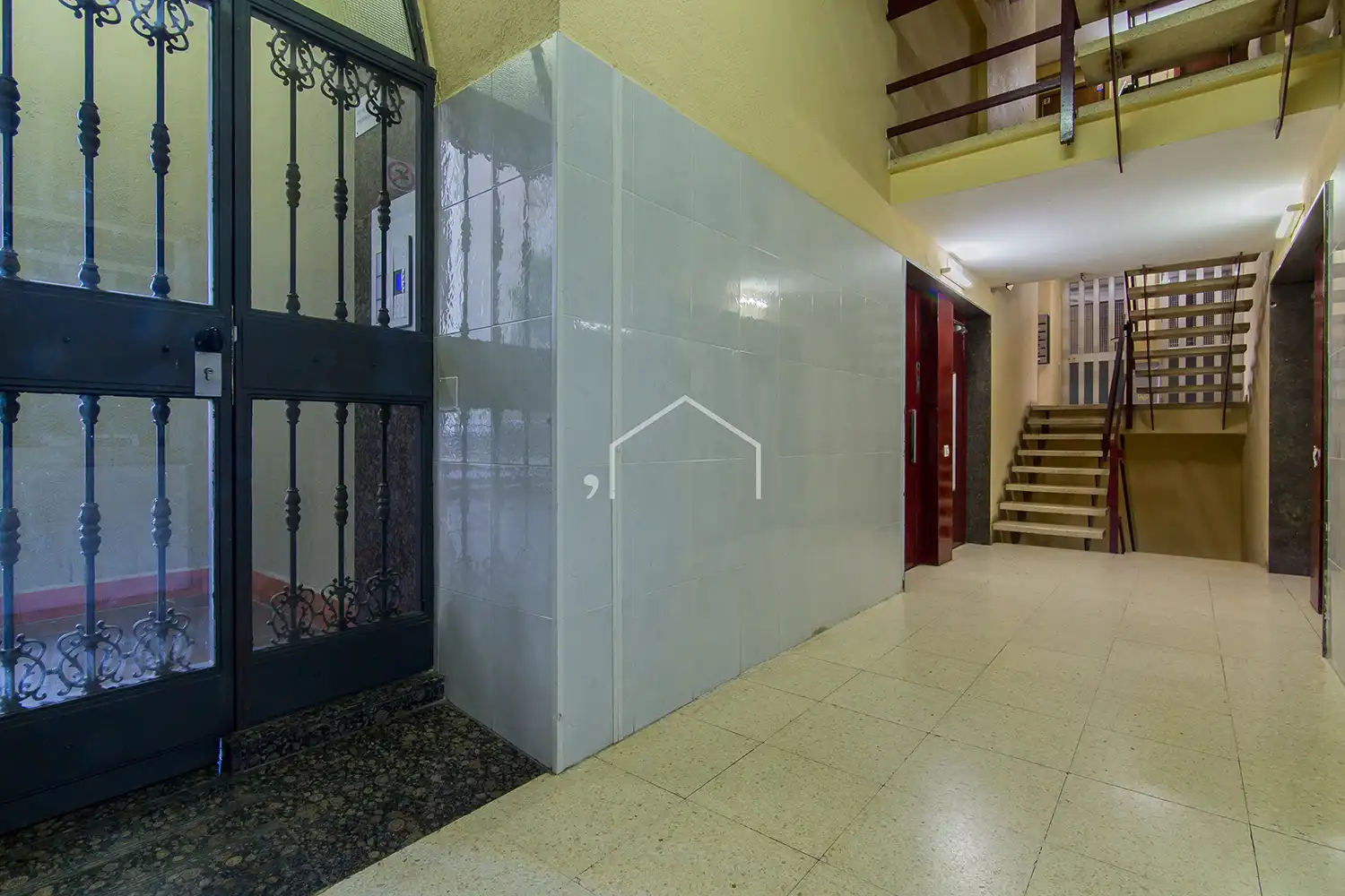 Piso con terraza en venta en Carrer de la Mare de Déu de Port, imagen 2