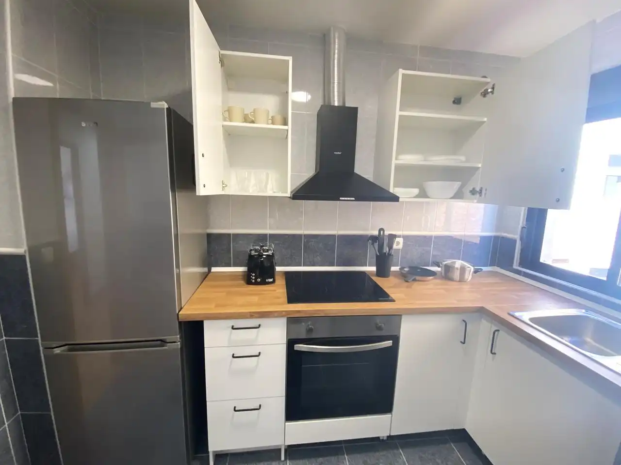 Kitchen of Flat for share in León Capital   with Furnished