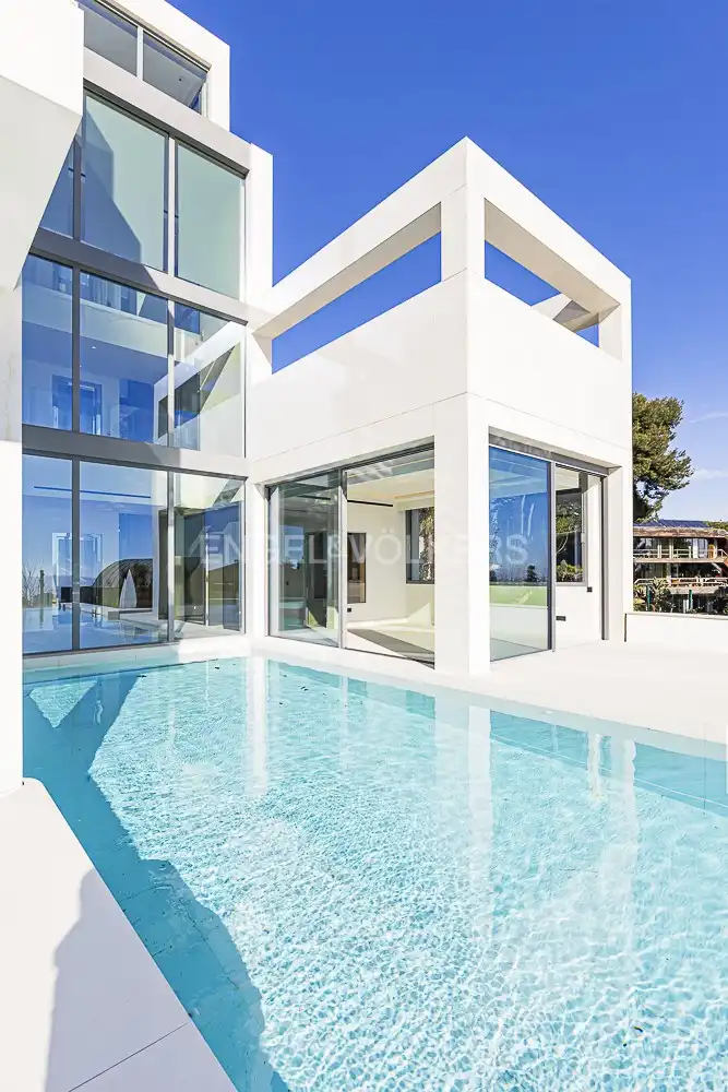 Piscina de Casa o chalet en venta en Barcelona con Aire acondicionado, Calefacción y Jardín privado