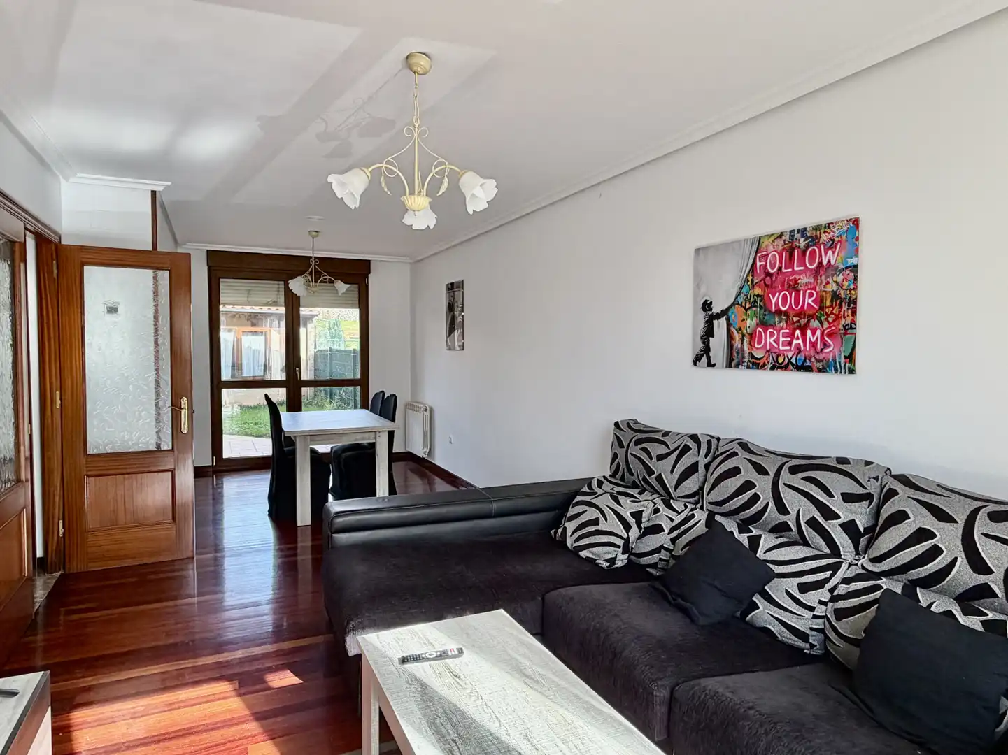 Sala de estar de Casa adosada en venta en Penagos con Calefacción, Jardín privado y Terraza