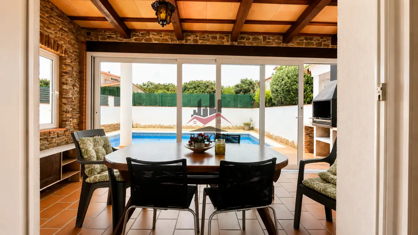 Casa adosada en venda a Avinyonet de Puigventós