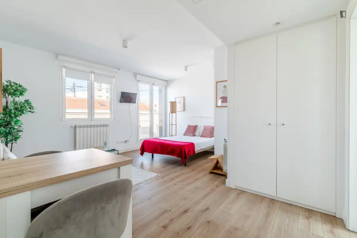Habitación de Estudio de alquiler en Madrid con Aire acondicionado, Amueblado y Horno