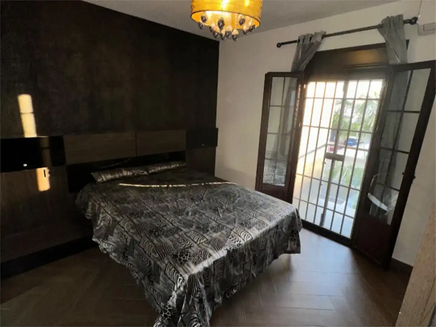 Dormitori de Casa o xalet en venda en Dos Hermanas amb Aire condicionat, Jardí privat i Traster