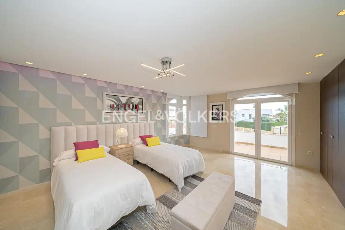 Terrassa de Casa o xalet en venda en L'Alfàs del Pi amb Aire condicionat, Jardí privat i Piscina