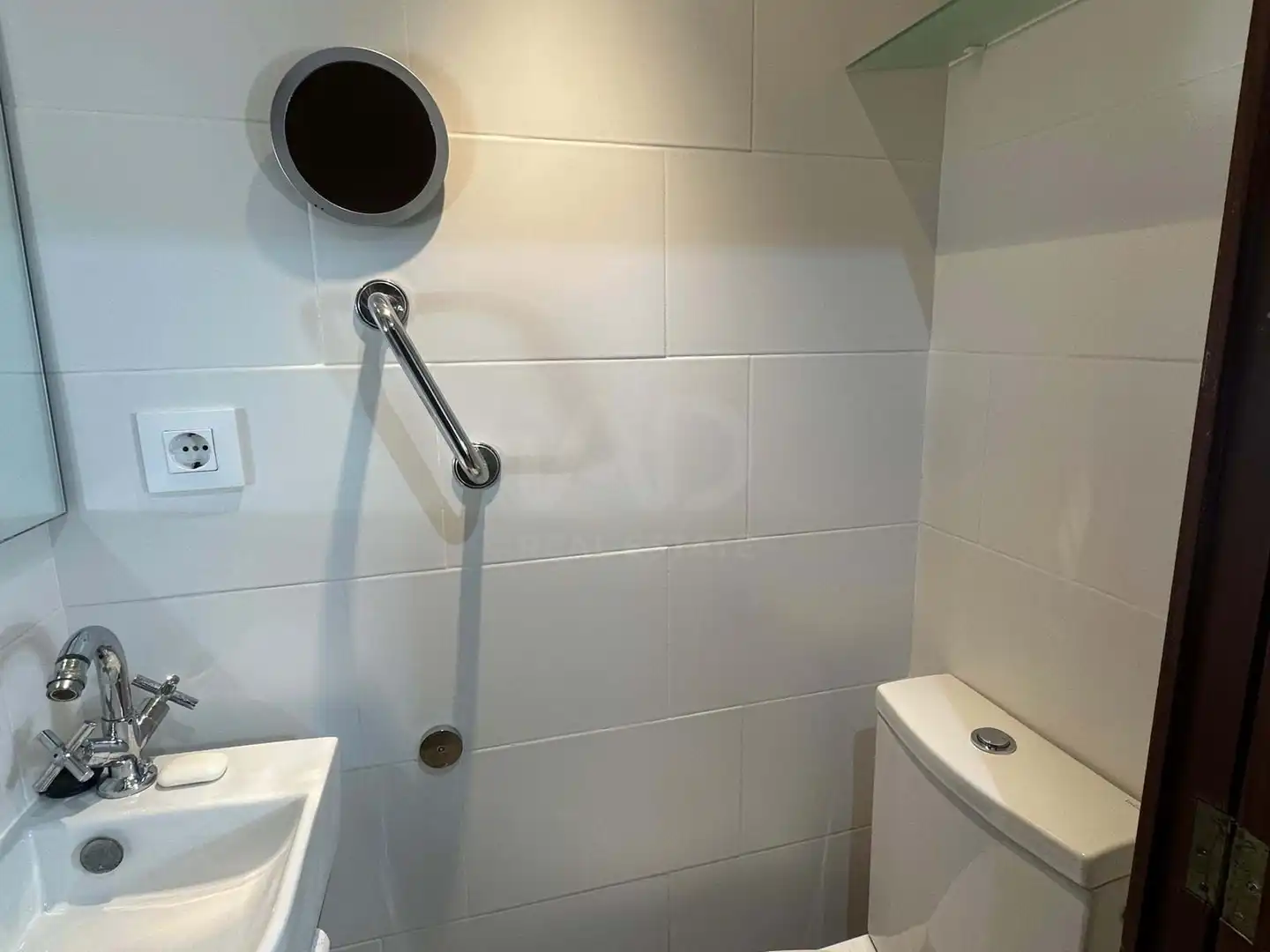 Bathroom of Attic for sale in Vilanova i la Geltrú  with Air Conditioner, Heating and Terrace