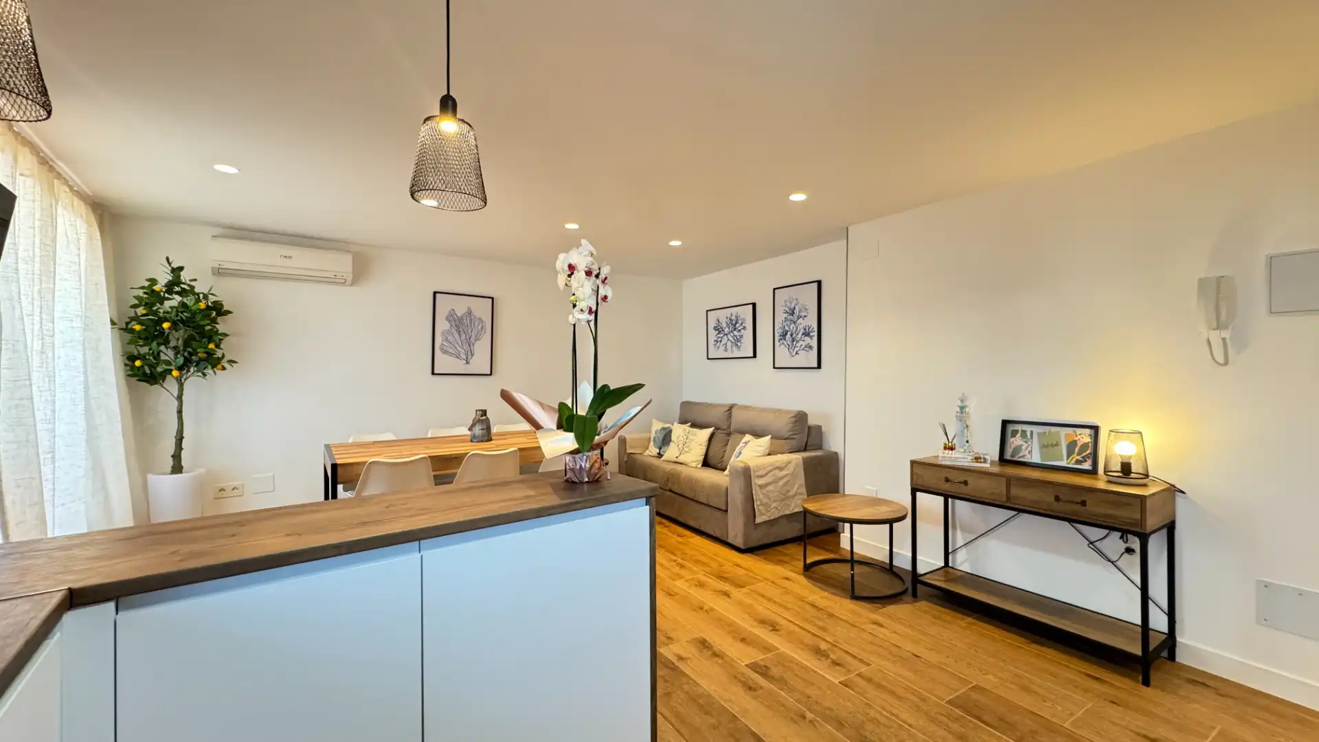Wohnzimmer von Wohnung zur Miete in Motril mit Klimaanlage, Parkett und Terrasse