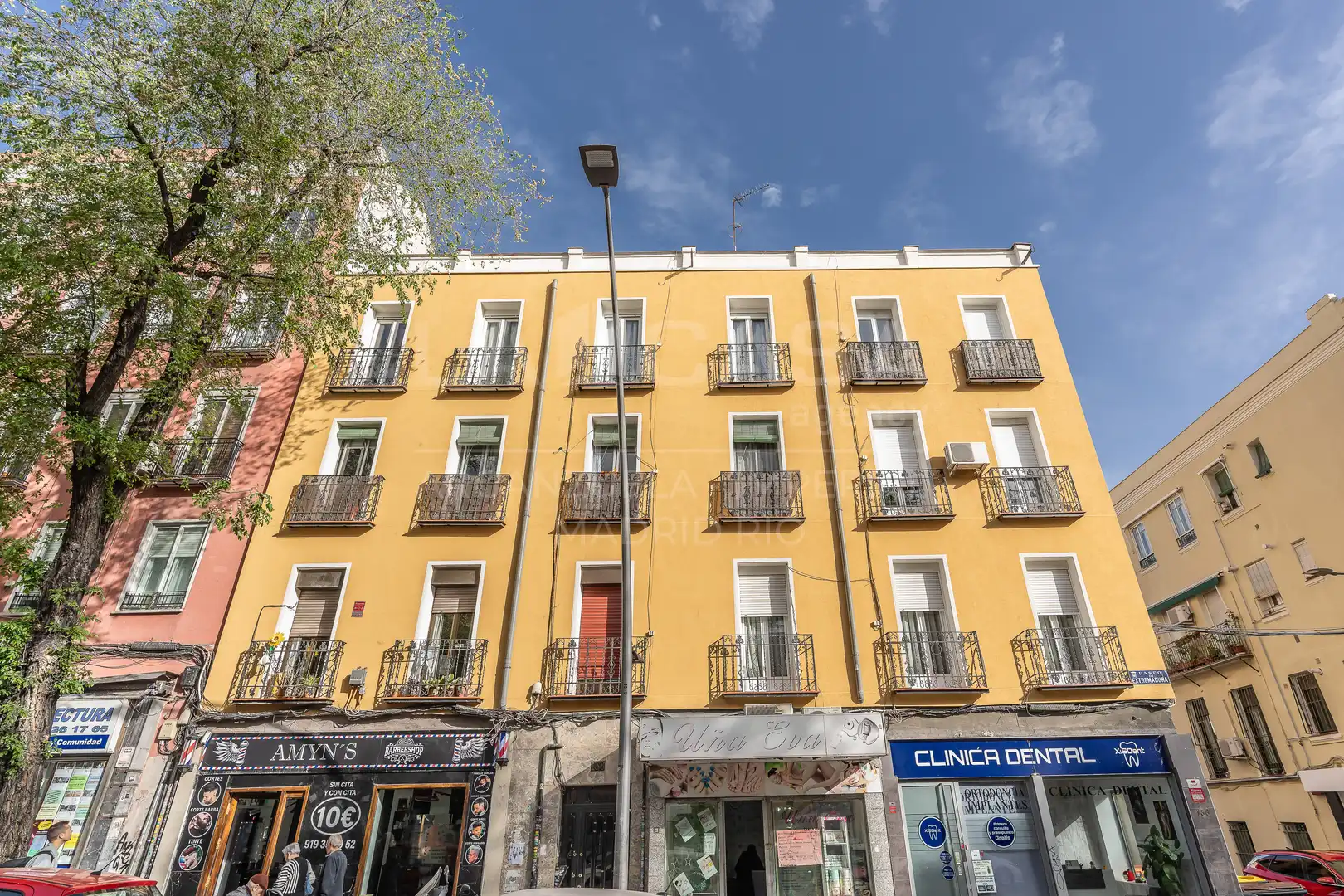 Vista exterior de Piso en venta en Madrid con Balcón