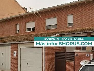 Casa con jardín en venta en DIPUTACION 9