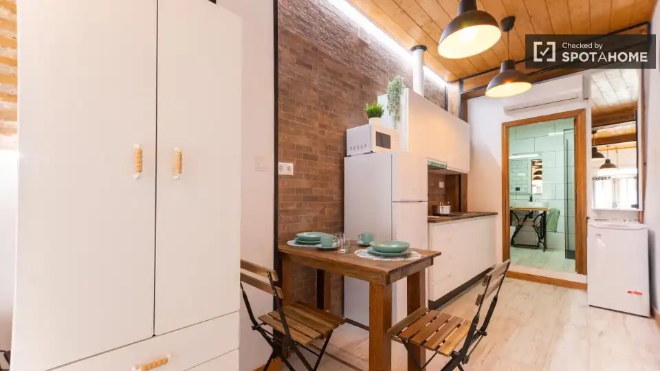 Cocina de Piso de alquiler en Valencia con Aire acondicionado, Calefacción y Amueblado
