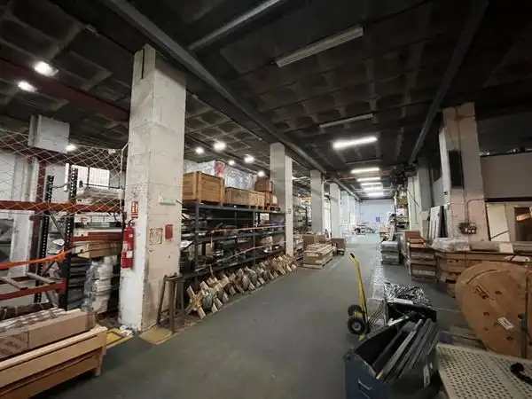 Nave industrial en venta en L'Hospitalet de Llobregat con Calefacción y Alarma