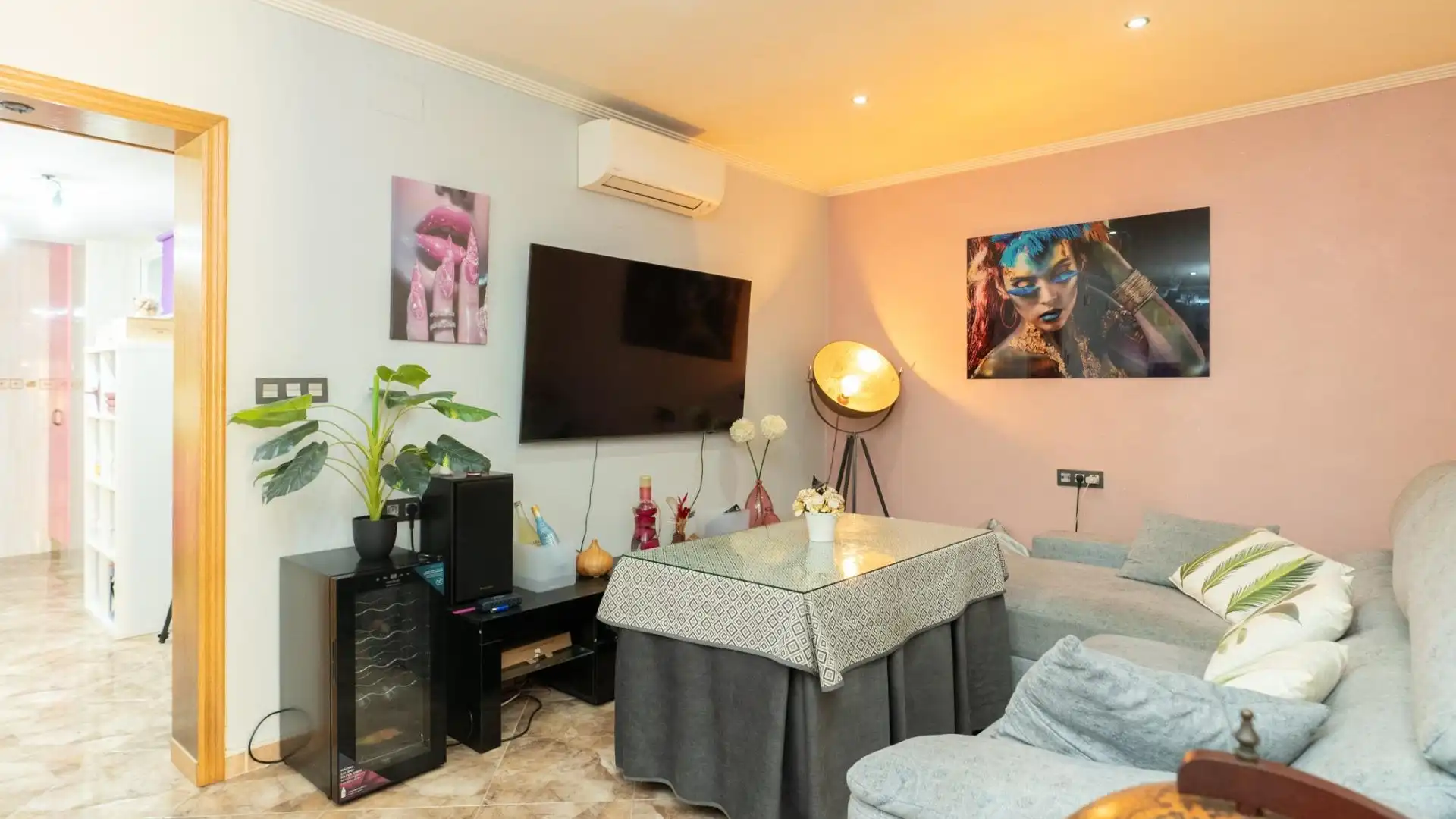 Sala d'estar de Casa o xalet en venda en Motril amb Aire condicionat i Terrassa