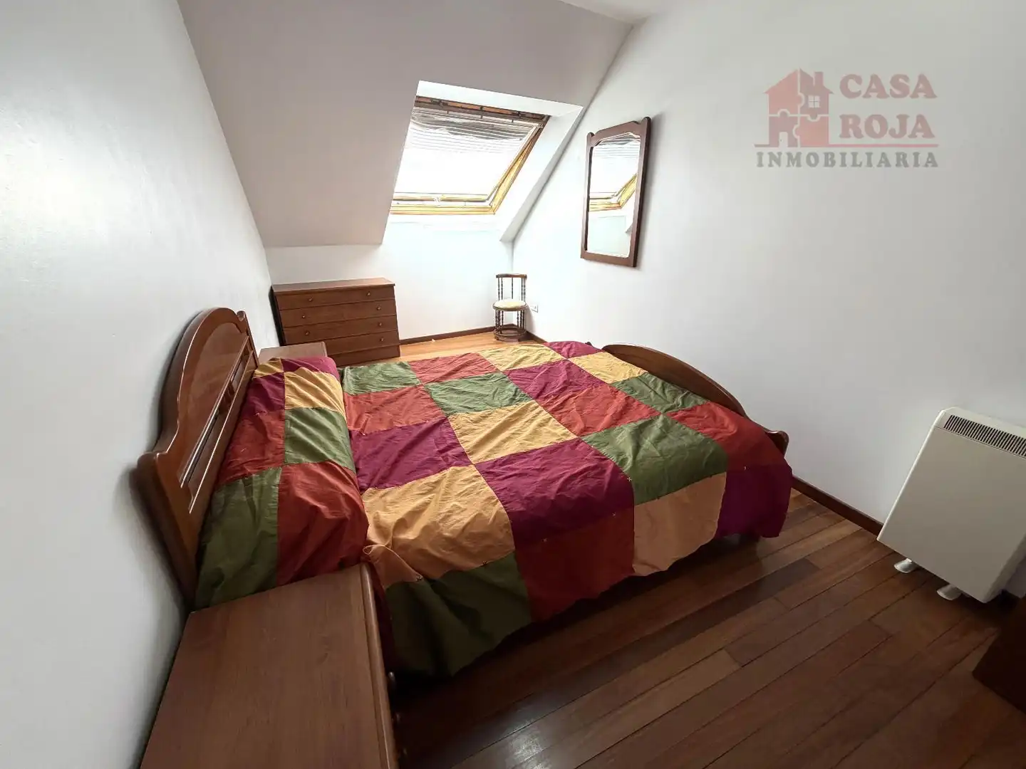 Schlafzimmer von Dachboden zum Verkauf in Cangas  mit Heizung, Parkett und Abstellraum