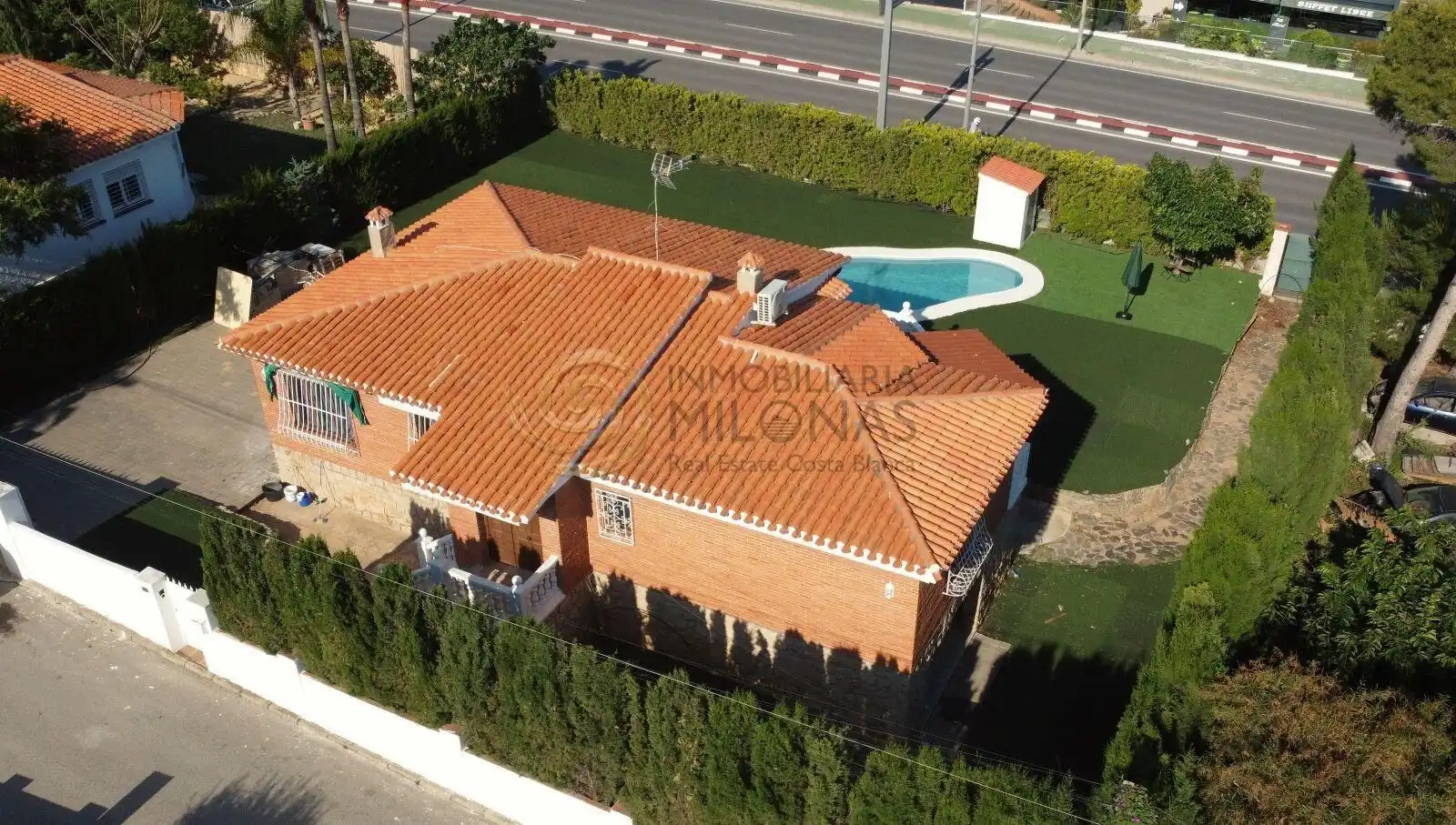 Vista exterior de Casa o chalet en venta en La Nucia con Aire acondicionado, Jardín privado y Terraza