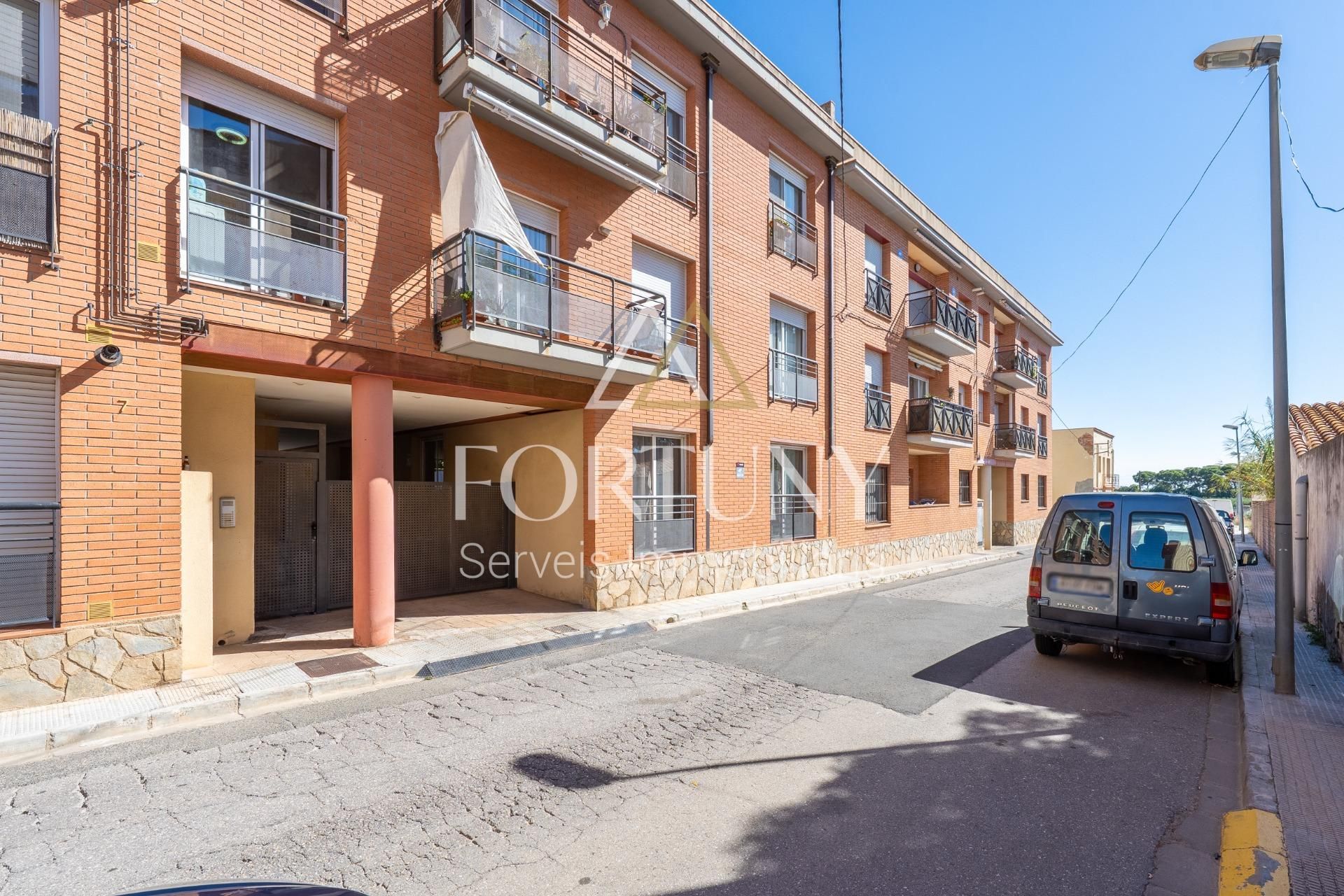 Vista exterior de Planta baixa en venda en Montbrió del Camp amb Calefacció