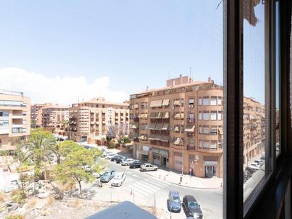 Vista exterior de Pis en venda en Alicante / Alacant amb Terrassa i Balcó