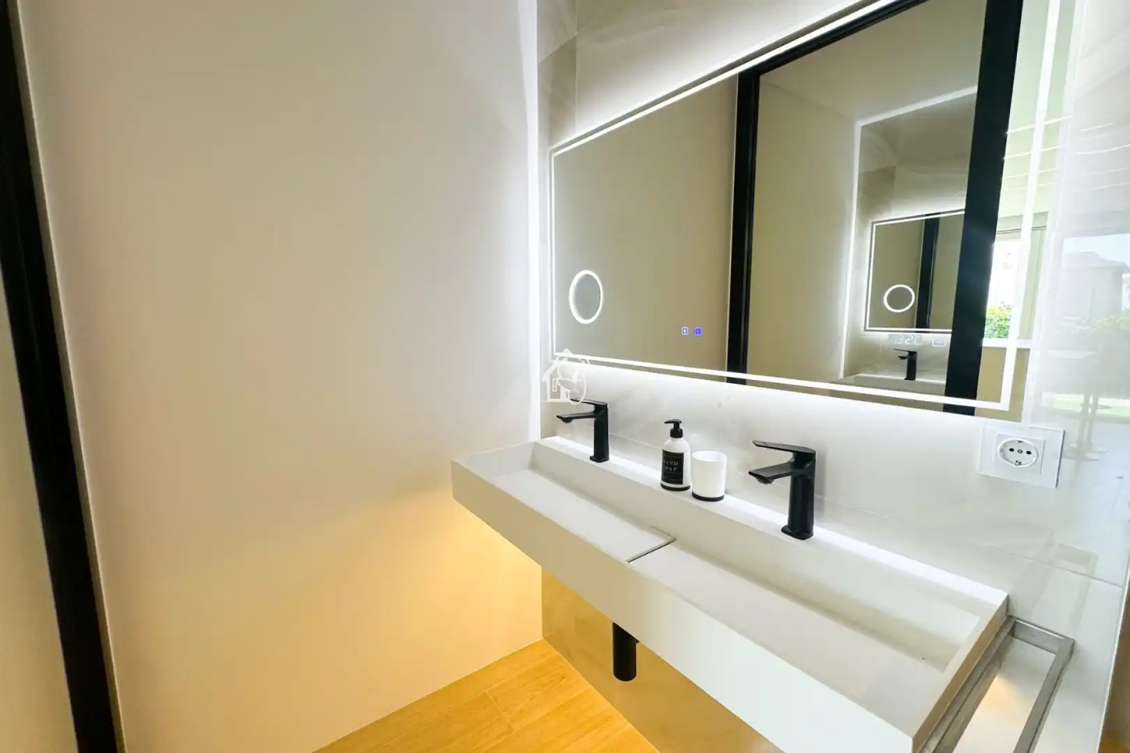 Bany de Apartament en venda en Torrevieja amb Aire condicionat, Traster i Moblat