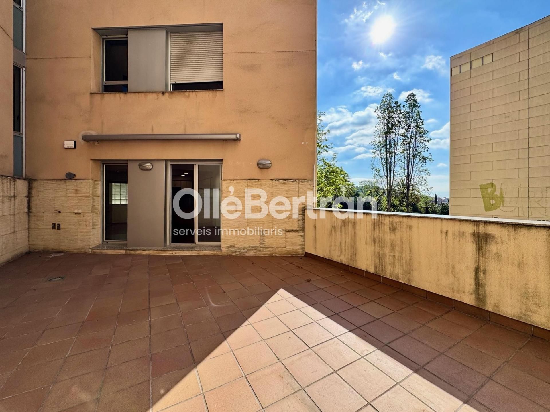 Vista exterior de Pis en venda en  Barcelona Capital amb Calefacció i Terrassa