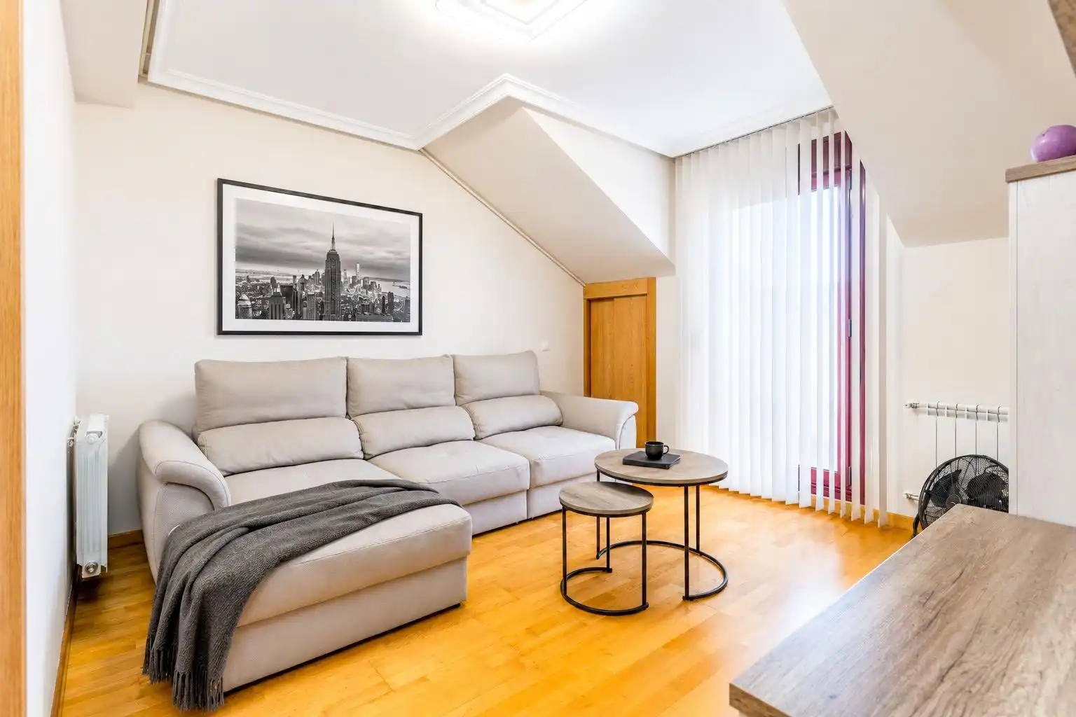 Piso con terraza en venta en Calle CARBAYU EL 3, imagen 2