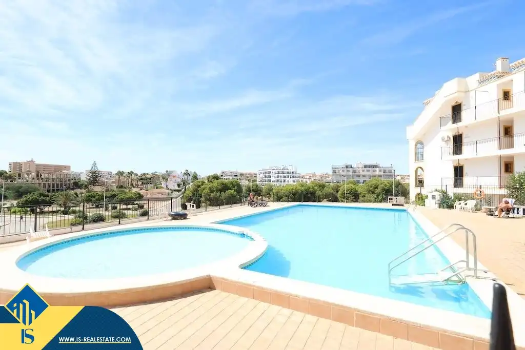 Piscina de Piso de alquiler en Orihuela con Aire acondicionado, Terraza y Amueblado