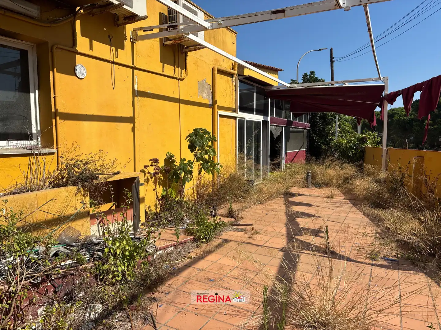 Vista exterior de Edificio en venta en L'Escala con Alarma