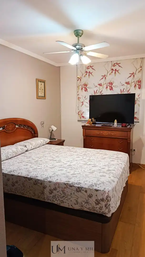 Dormitori de Apartament en venda en Calvarrasa de Abajo amb Calefacció, Terrassa i Piscina comunitària