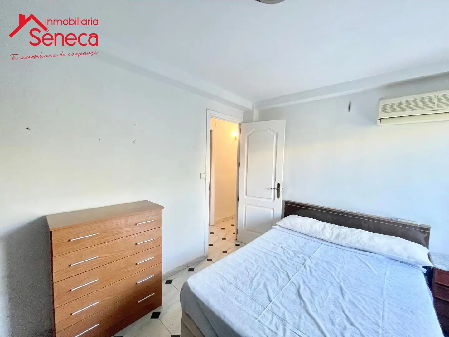 Bedroom of Flat for sale in Córdoba  with Air Conditioner
