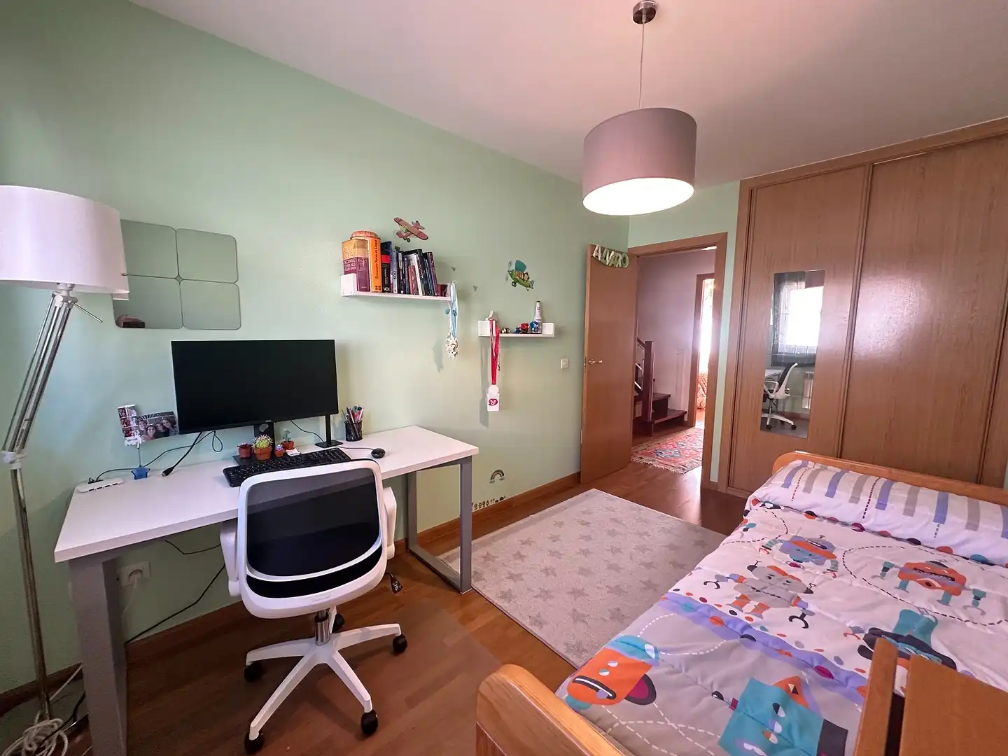 Habitación de Casa o chalet en venta en Santiago de Compostela  con Calefacción, Jardín privado y Parquet