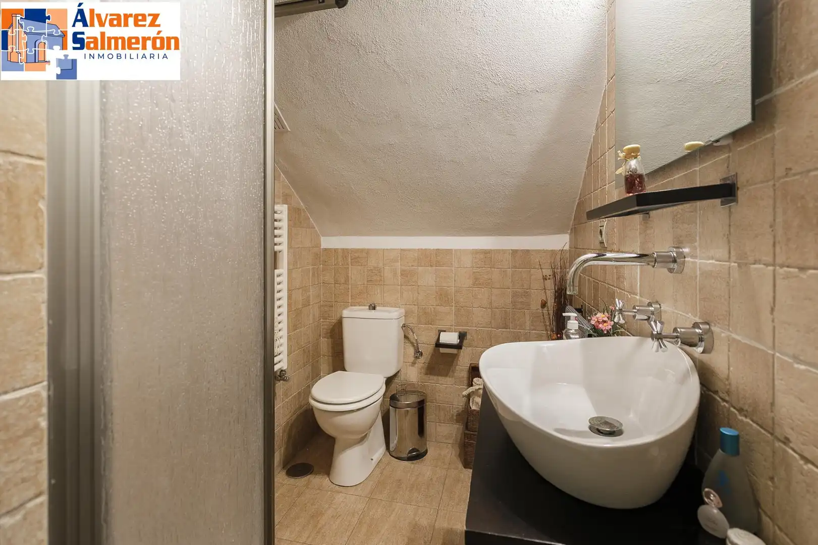 Baño de Casa o chalet en venta en La Zubia con Aire acondicionado, Calefacción y Jardín privado