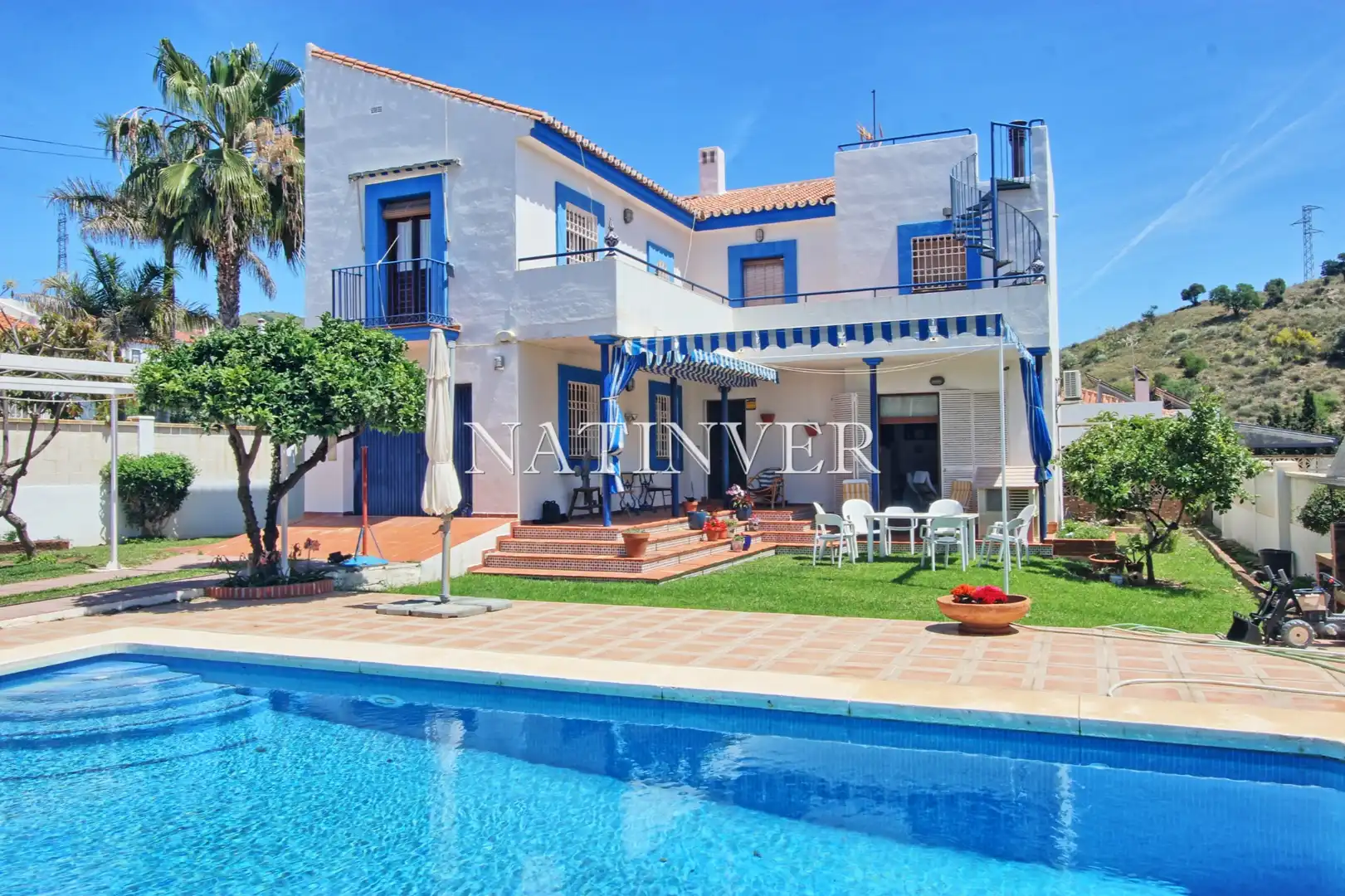 Vista exterior de Casa o chalet en venta en Vélez-Málaga con Jardín privado, Terraza y Piscina