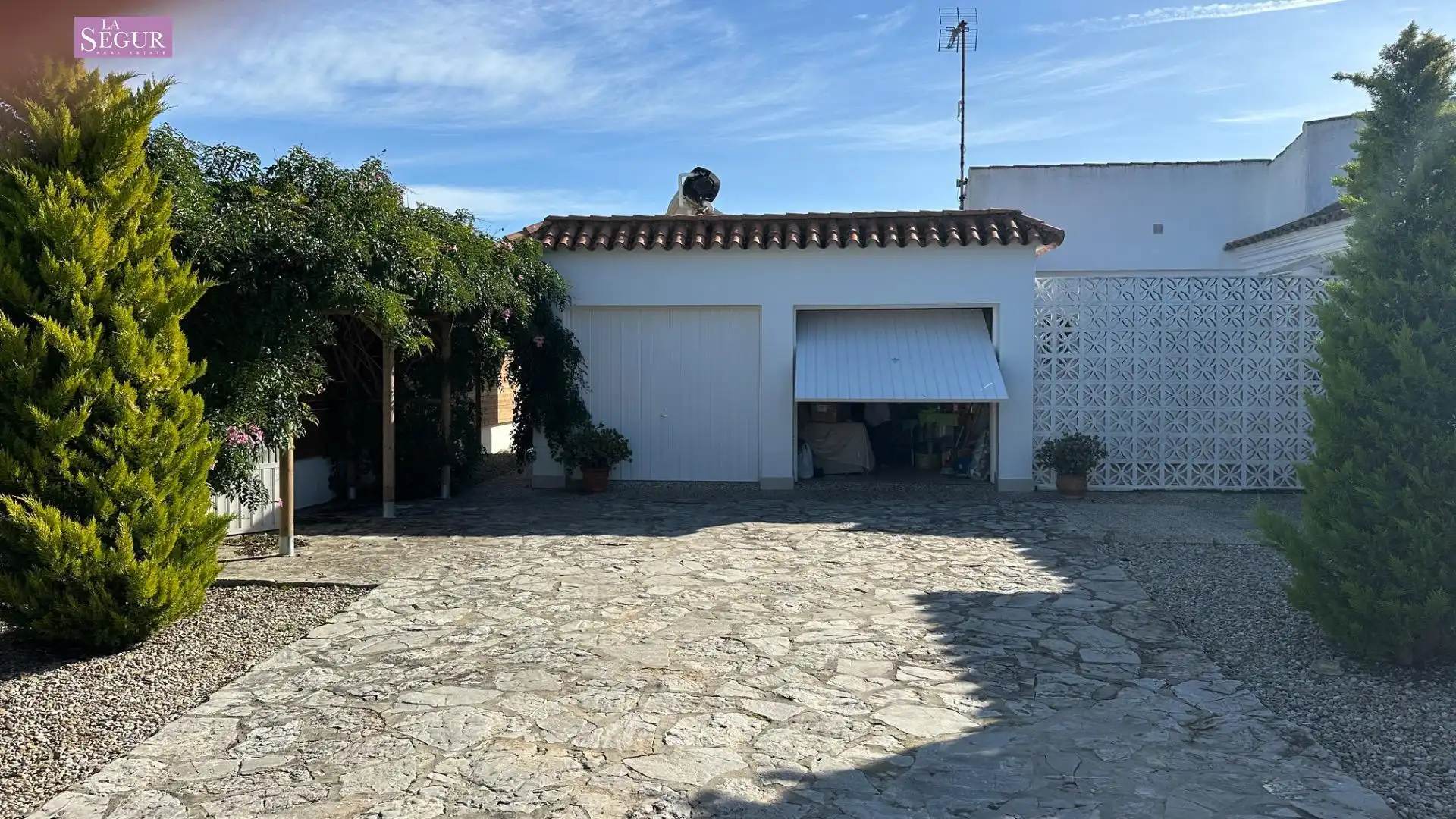 Vista exterior de Finca rústica en venta en Barbate con Aire acondicionado, Jardín privado y Terraza